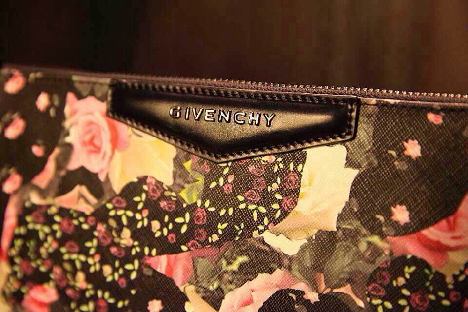 個性的なデザ 人気ブランドGivenchy 実物の写真 N品スーパーコピー代引き対応国内発送後払い安全必ず届く優良サイト